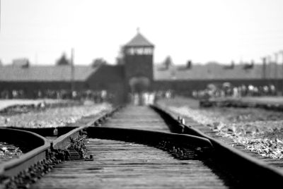 Brama Auschwitz II (Birkenau) fot. domena publiczna