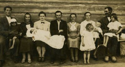 fot. Chrzciny Antosia Ulmy (lato 1941)(ze zbiorów Mateusza Szpytmy)