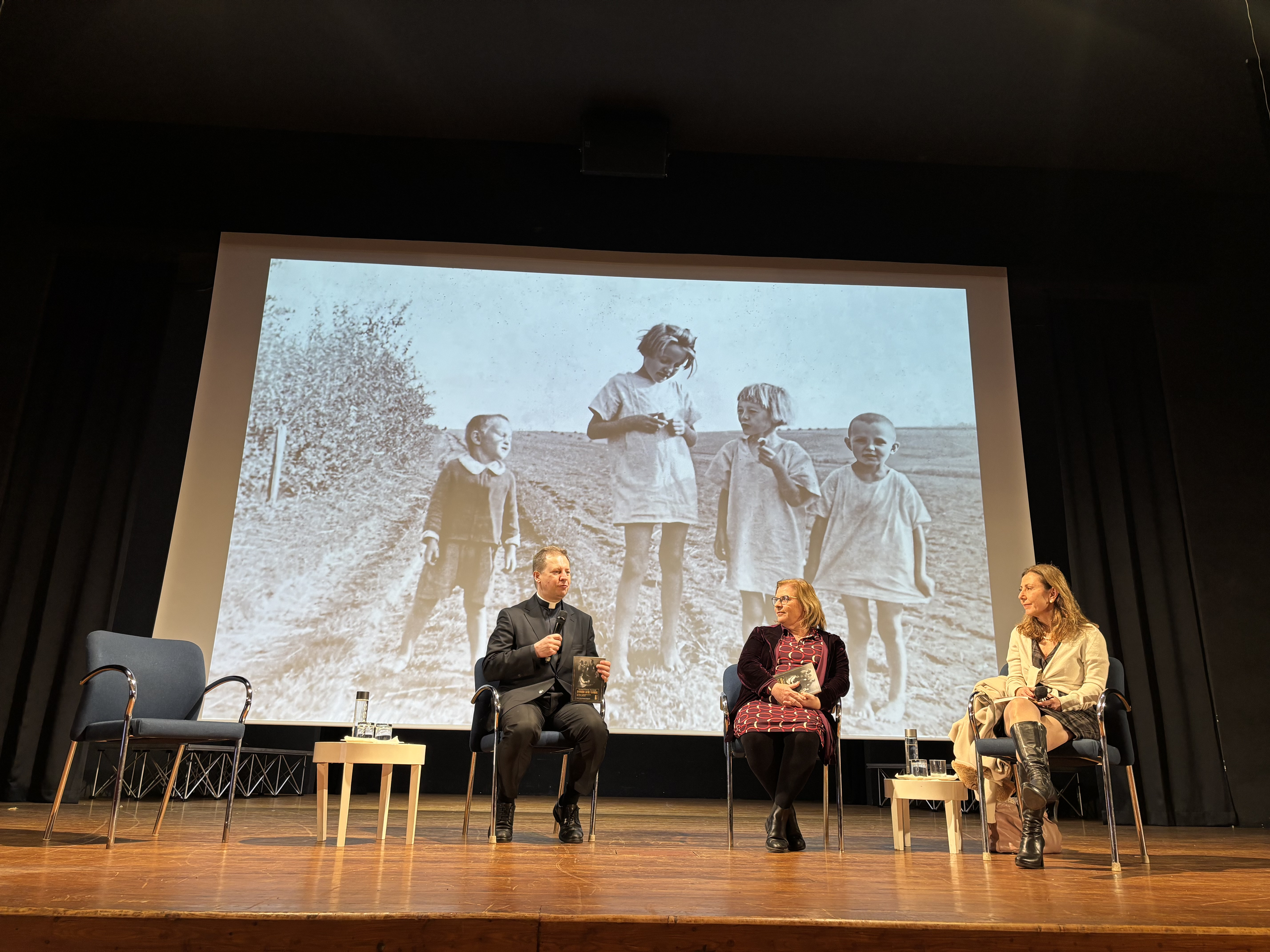 Incontro%20a%20Roma%20con%20gli%20autori%20del%20libro%20%E2%80%9CUccisero%20anche%20i%20bambini%E2%80%9D%208