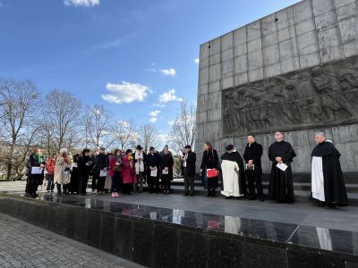 Marsz modlitwy „Szlakiem Pomników Getta Warszawskiego” / fot. Heschel Center News