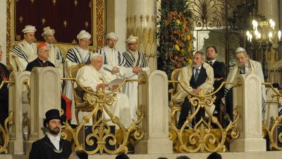 Benedict XVI's visit to a synagogue in Rome, January 17, 2010, credit: Vatican Media